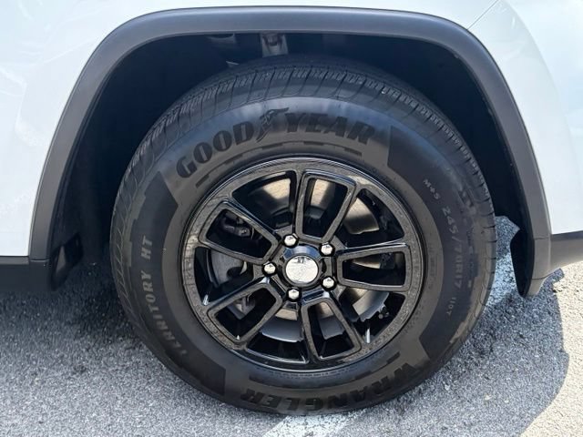 Used 2020 Jeep Grand Cherokee Laredo AWD/4WD image 11