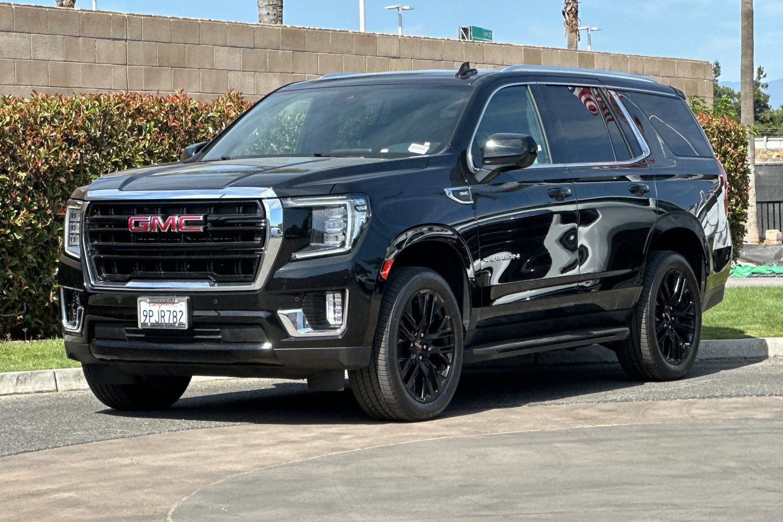 Used 2024 GMC Yukon SLE RWD image 8