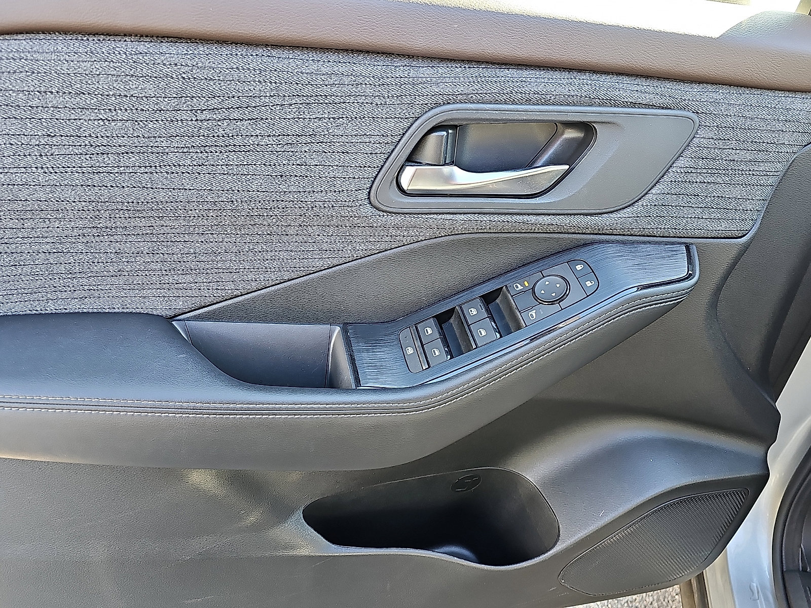 Certified 2023 Nissan Rogue SV image 13