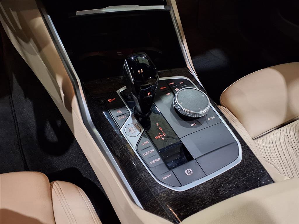 Used 2022 BMW 330i xDrive Sedan w/ Premium Package image 11