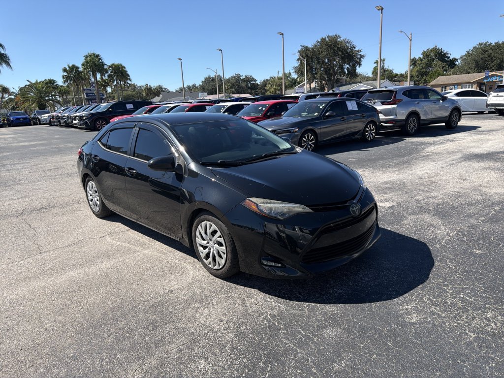 Used 2017 Toyota Corolla LE FWD image 2