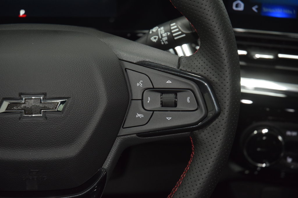 New 2026 Chevrolet Trax RS w/ Sunroof Package FWD image 38
