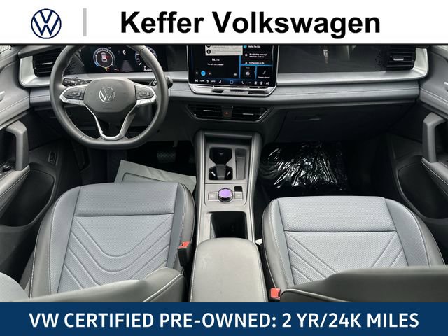 Certified 2025 Volkswagen Tiguan SE FWD image 22