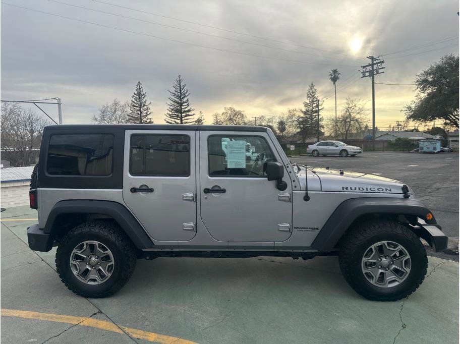 Used 2018 Jeep Wrangler Unlimited Rubicon w/ Connectivity Group image 7