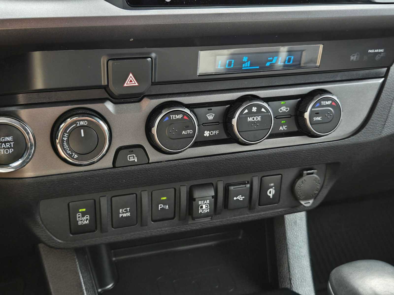 Used 2022 Toyota Tacoma TRD Off-Road w/ Technology Package AWD/4WD image 31