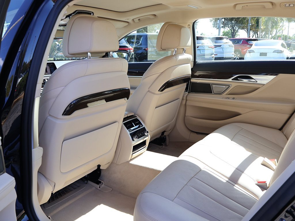 Used 2020 BMW 740i image 37