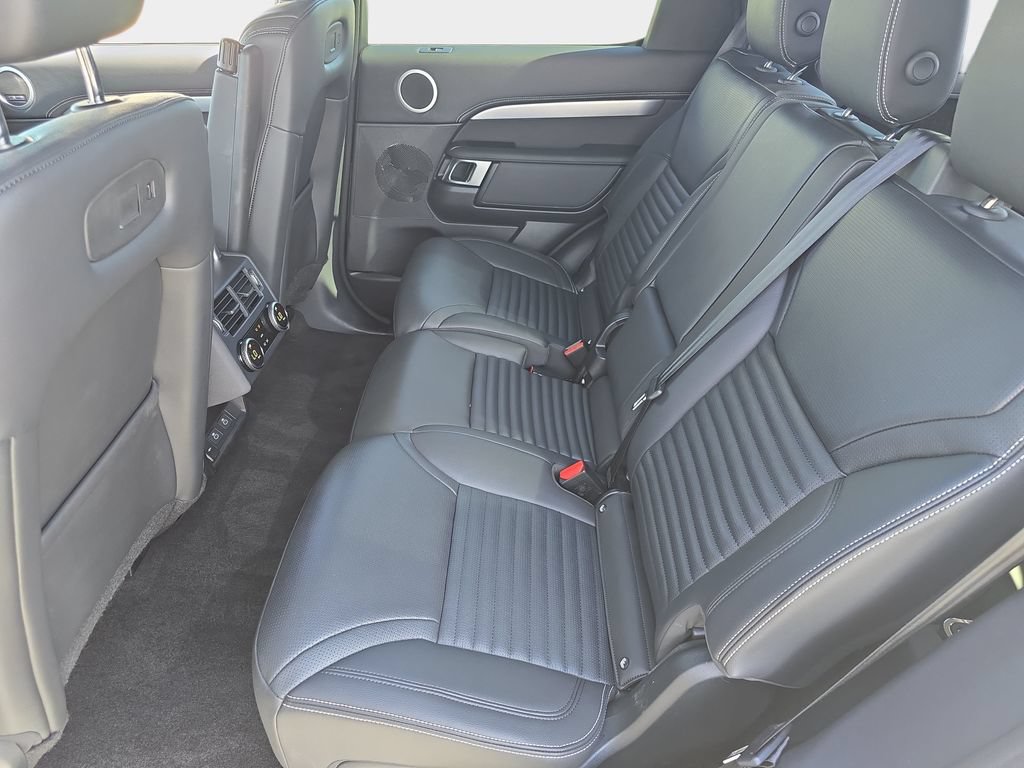 Certified 2025 Land Rover Discovery Dynamic SE AWD/4WD image 16