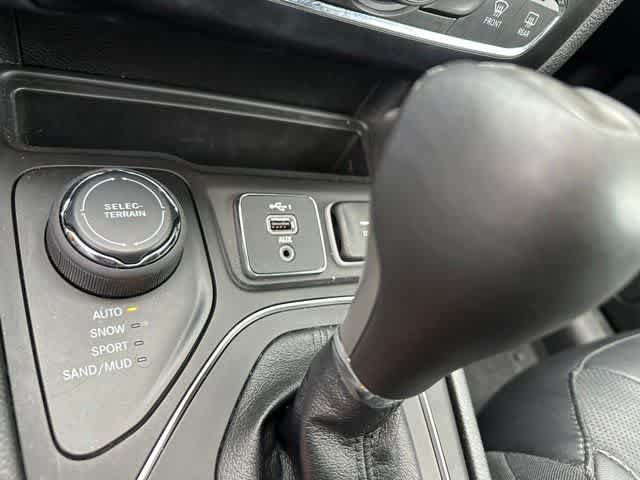 Certified 2021 Jeep Cherokee Latitude Lux 80th Anniv w/ Quick Order Package 26U 80TH AWD/4WD image 19