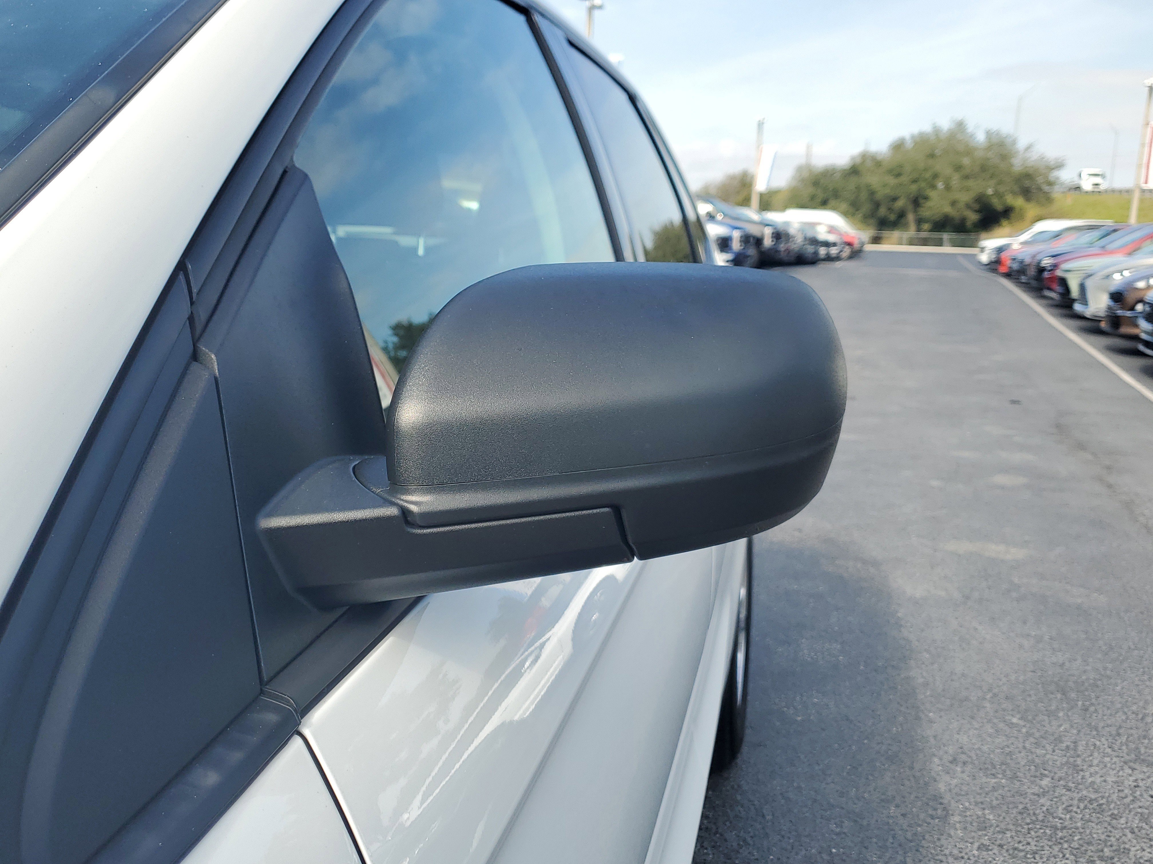 Used 2024 Ford Edge SE image 4