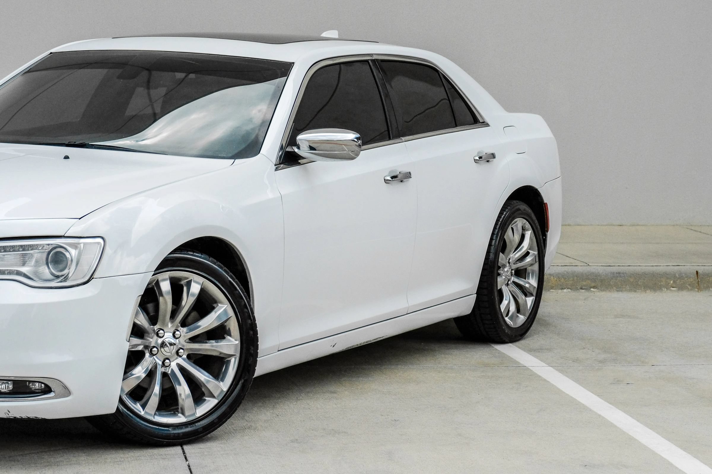 Used 2020 Chrysler 300 Limited RWD image 7