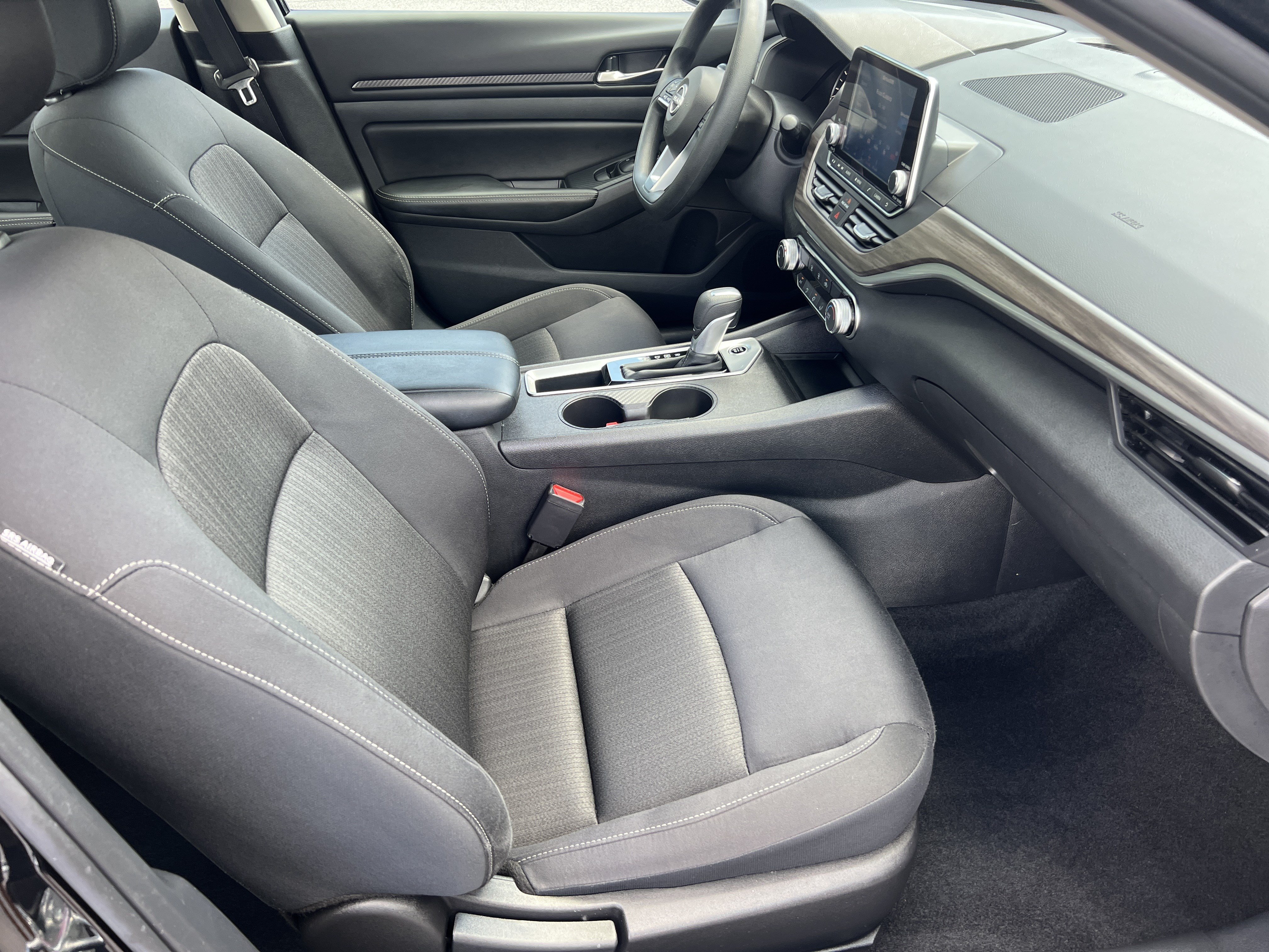 Used 2025 Nissan Altima 2.5 SV FWD image 17