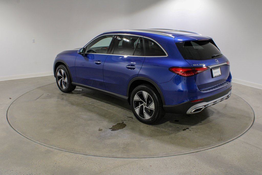 Used 2024 Mercedes-Benz GLC 300 4MATIC image 3
