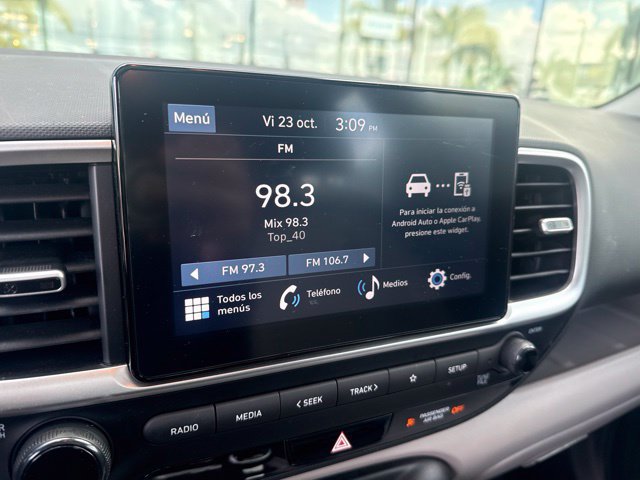 Used 2025 Hyundai Venue SEL FWD image 15