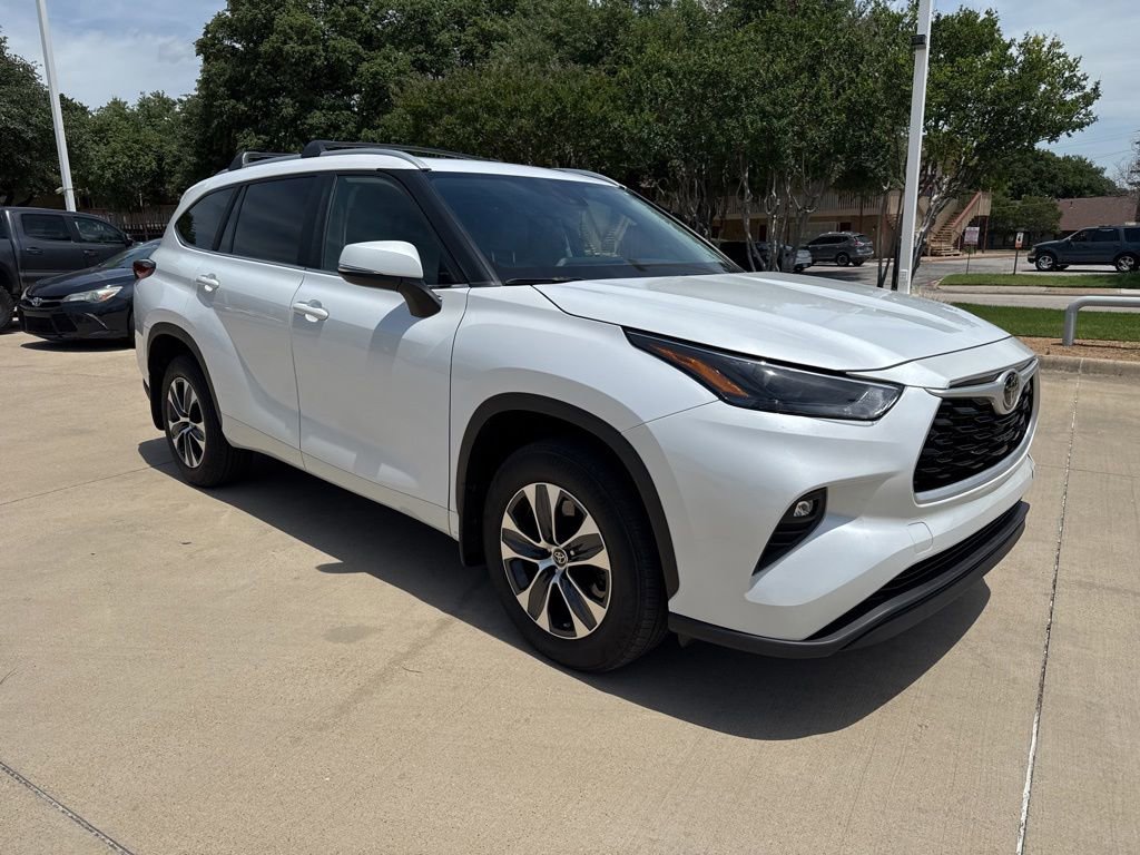 Used 2023 Toyota Highlander XLE AWD/4WD image 8