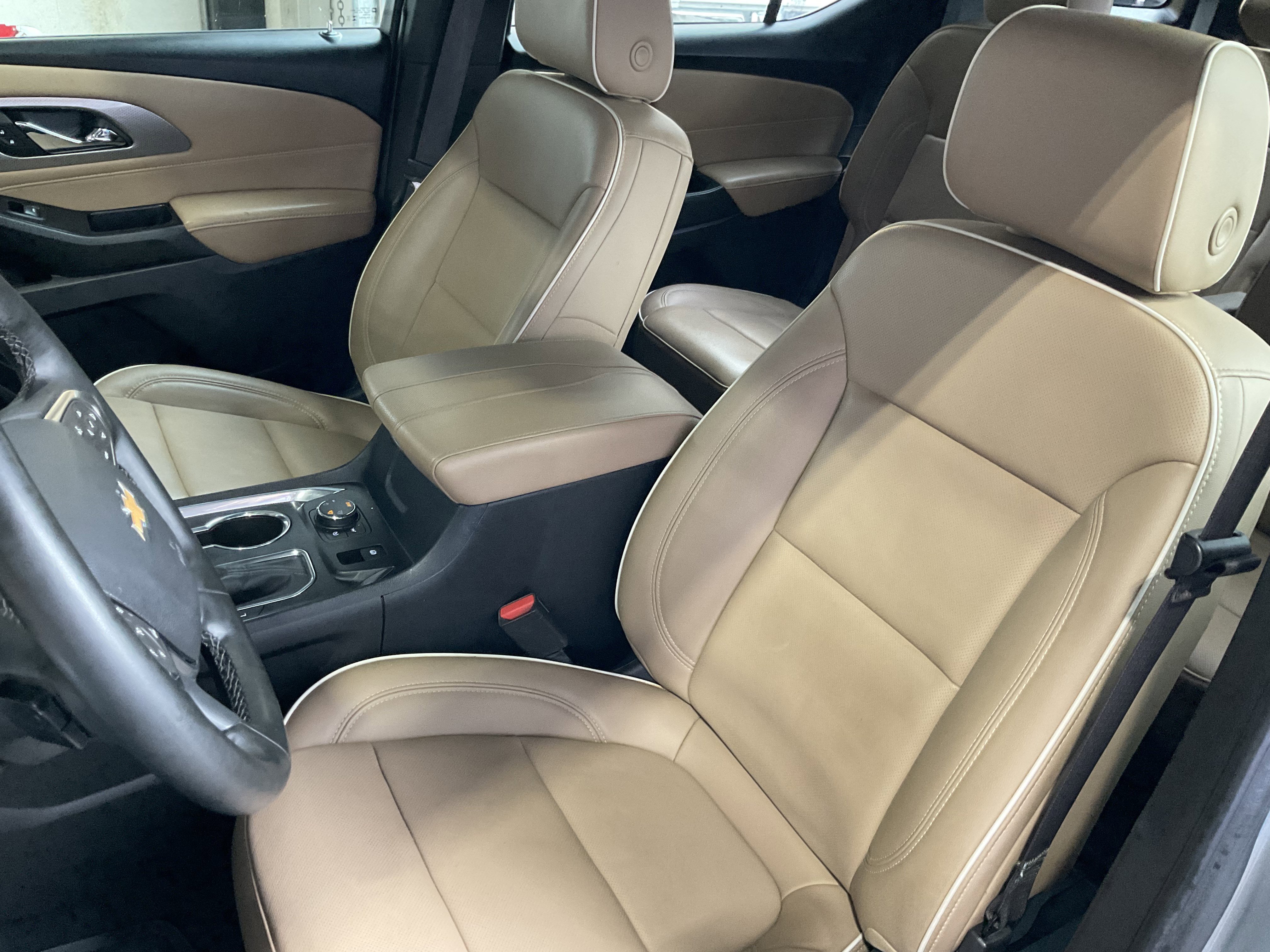 Used 2023 Chevrolet Traverse Premier image 34