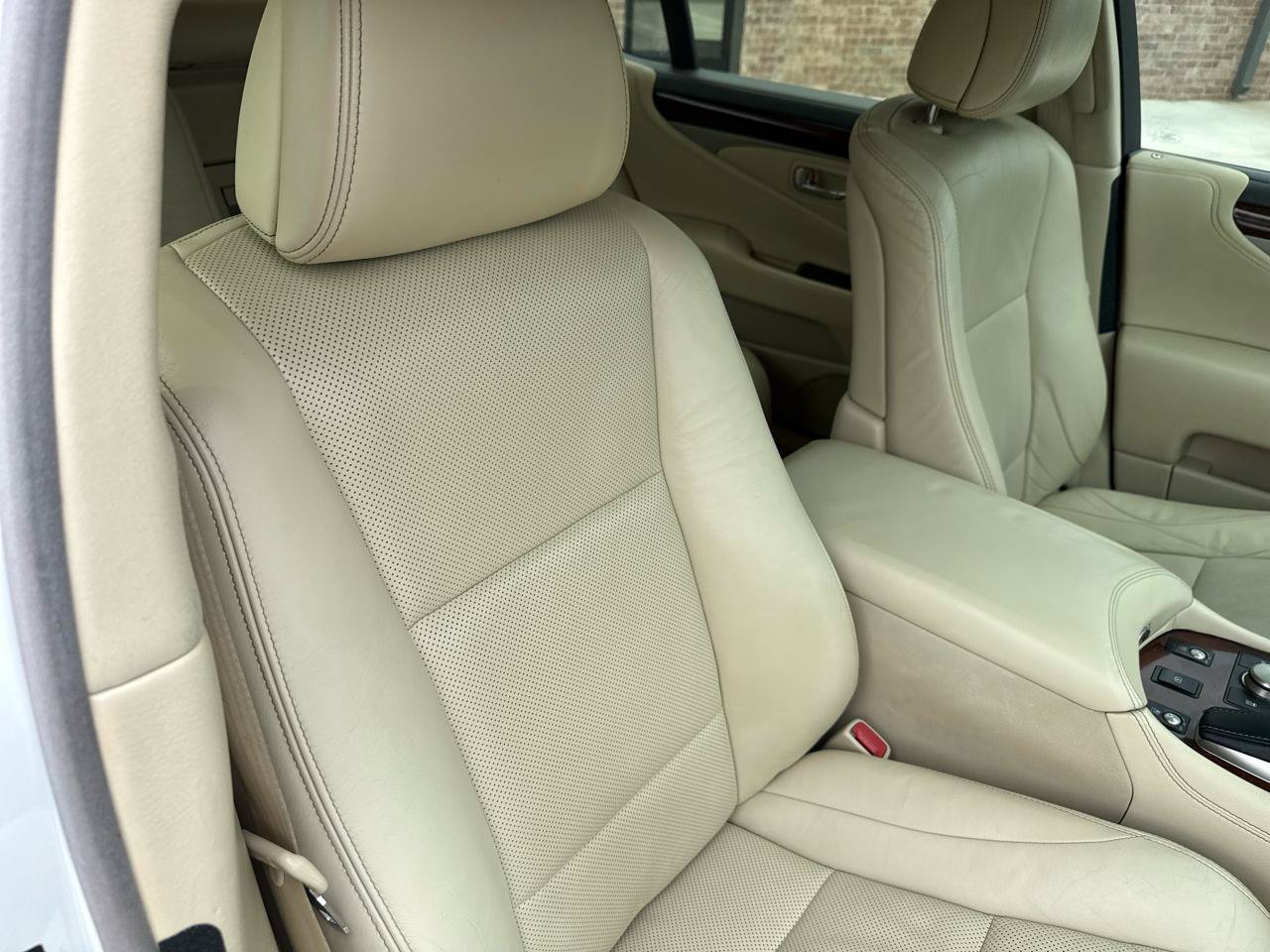 Used 2013 Lexus LS 460 w/ Comfort Pkg RWD image 54