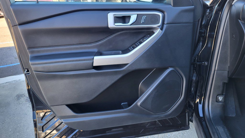 Used 2022 Ford Explorer XLT image 14