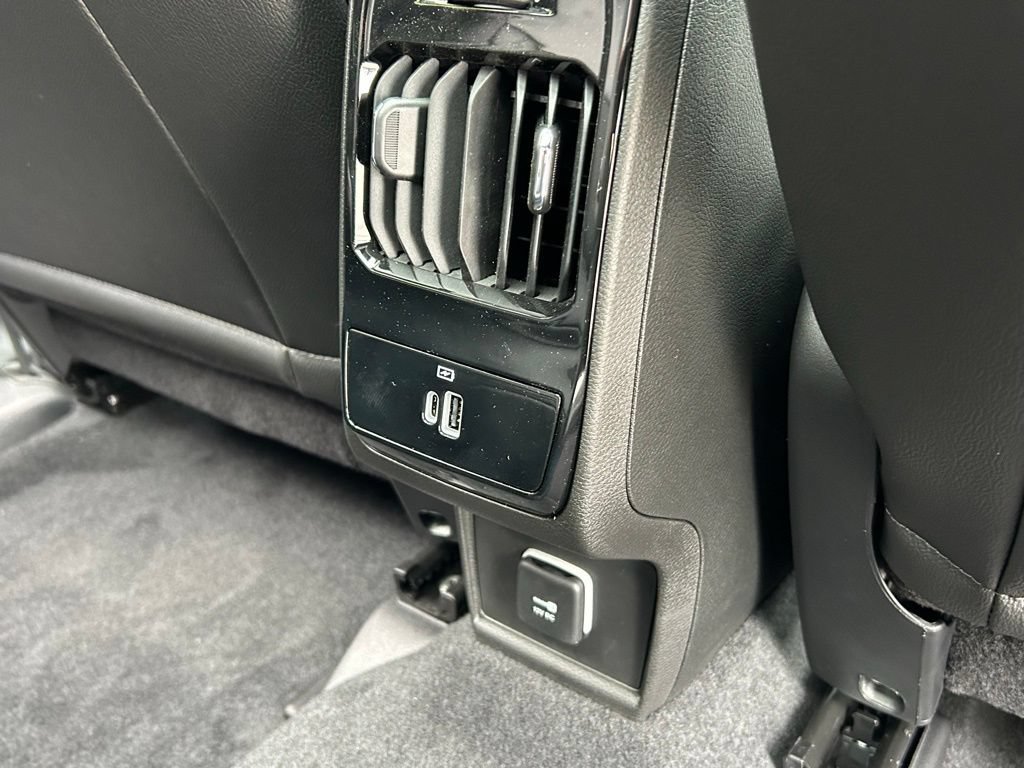 New 2025 Jeep Compass Latitude w/ Sun & Sound Group AWD/4WD image 40