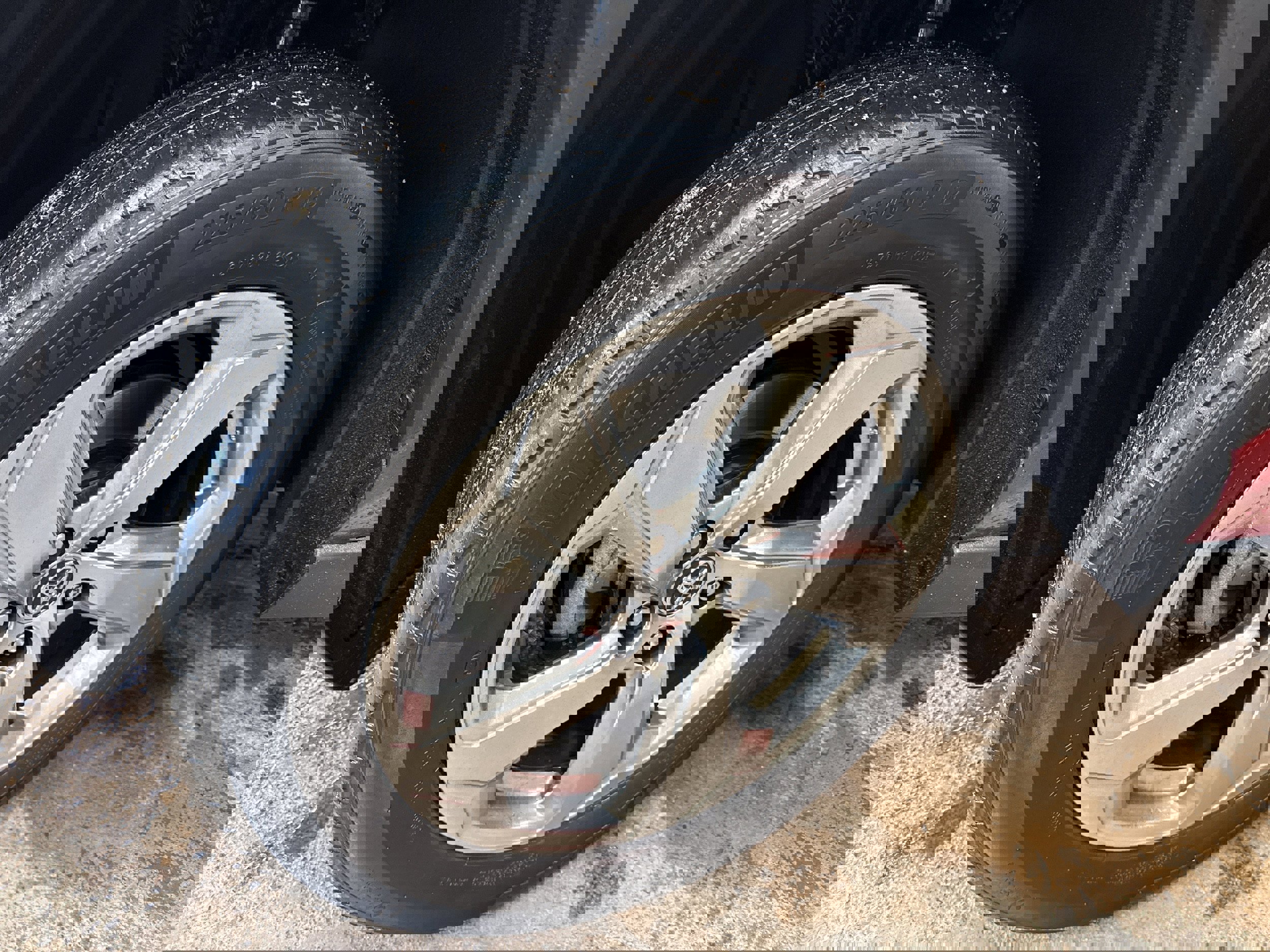 Used 2020 Toyota RAV4 Limited image 4