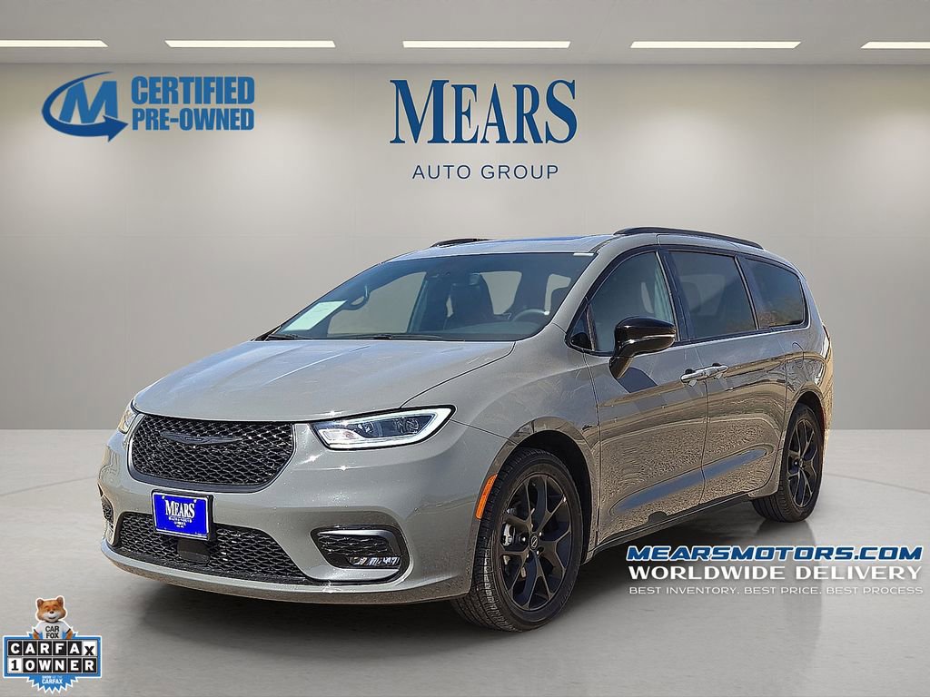 Used 2025 Chrysler Pacifica Limited image 1