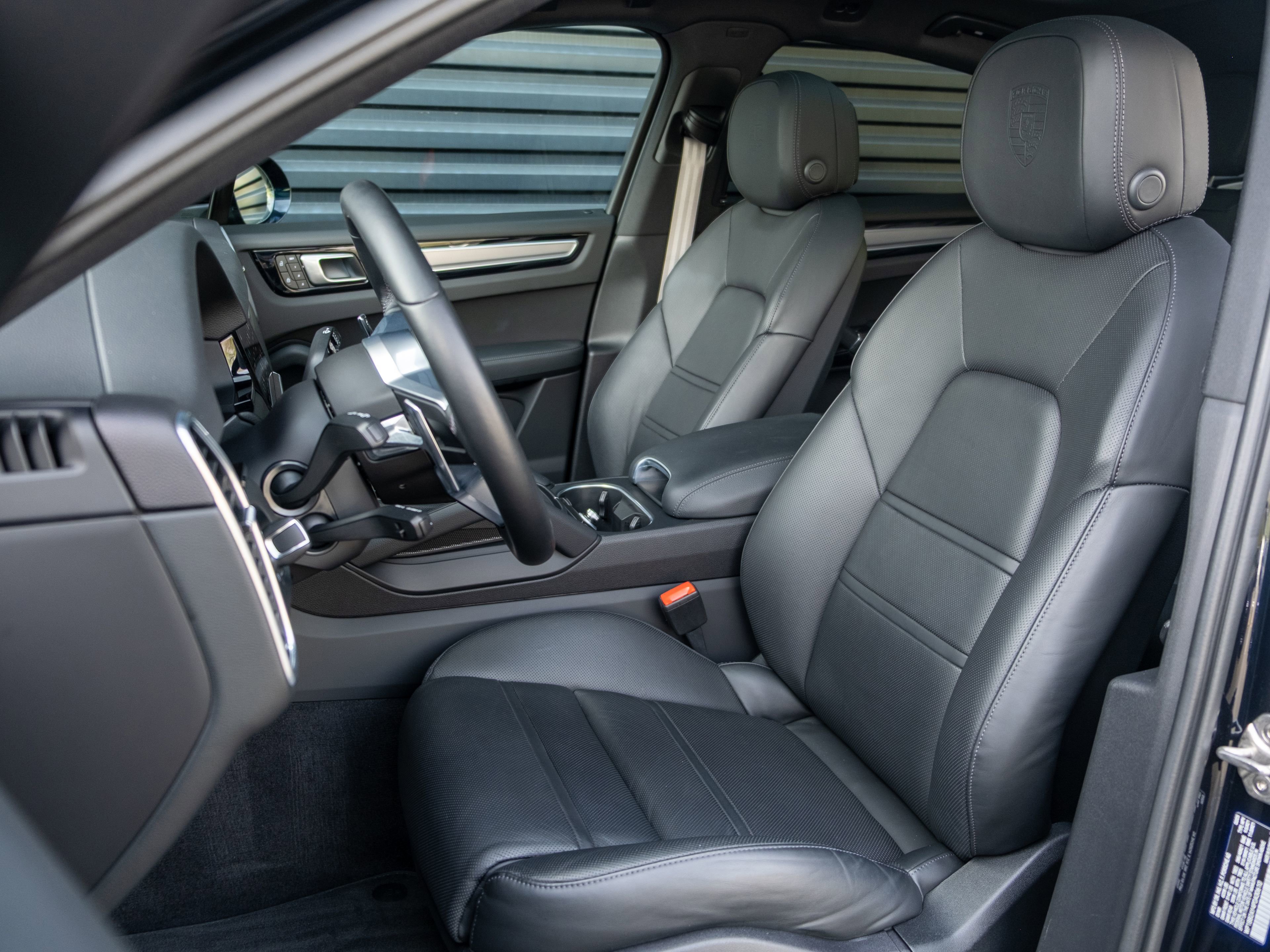 Certified 2023 Porsche Cayenne S image 5