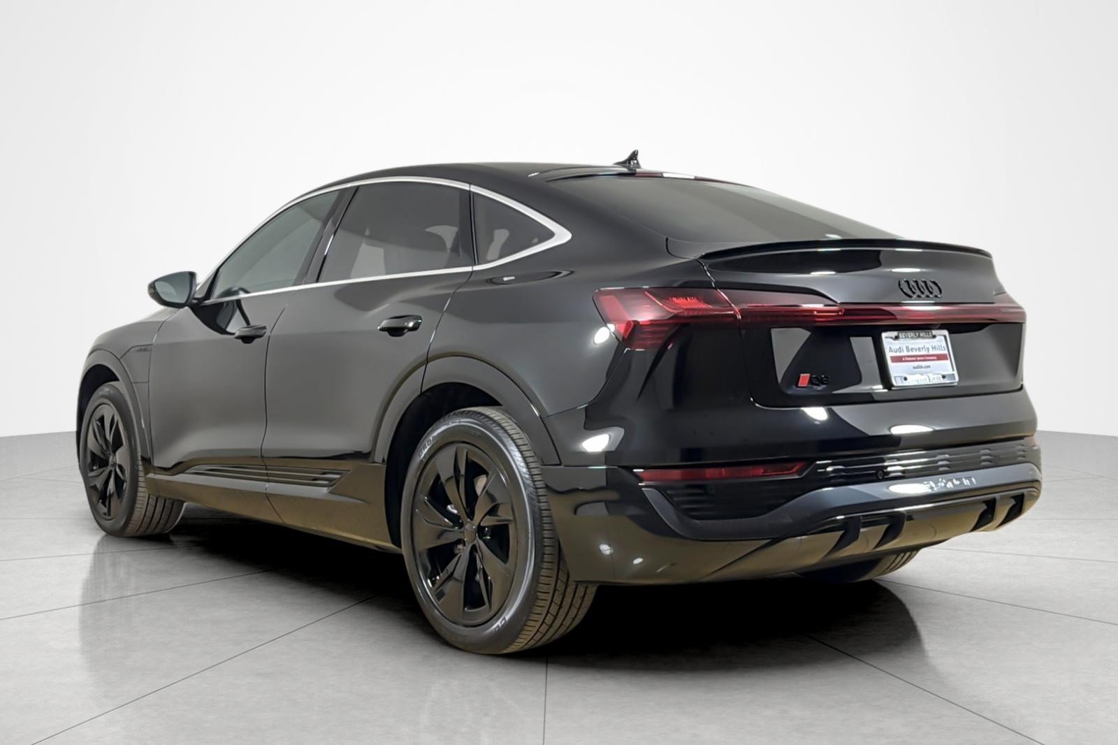 Used 2024 Audi Q8 e-tron Premium Plus w/ Premium Plus Package AWD/4WD image 3