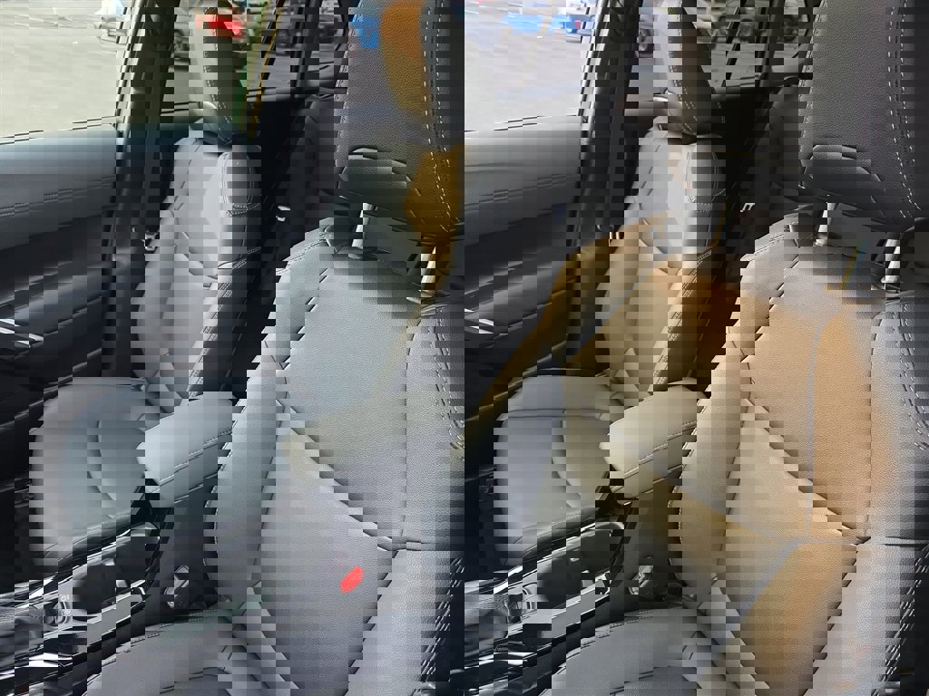 Used 2023 Toyota Corolla Cross XLE w/ Convenience Package image 13