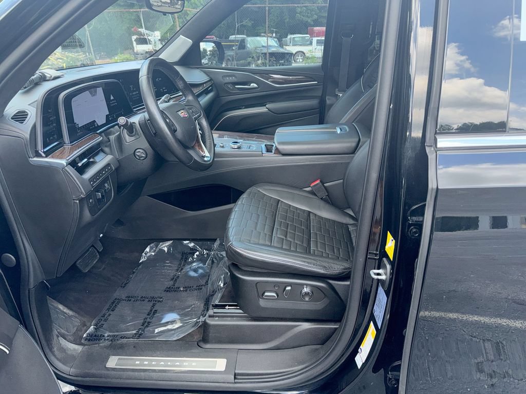 Used 2022 Cadillac Escalade Premium Luxury Platinum w/ Heavy-Duty Trailer Package AWD/4WD image 13