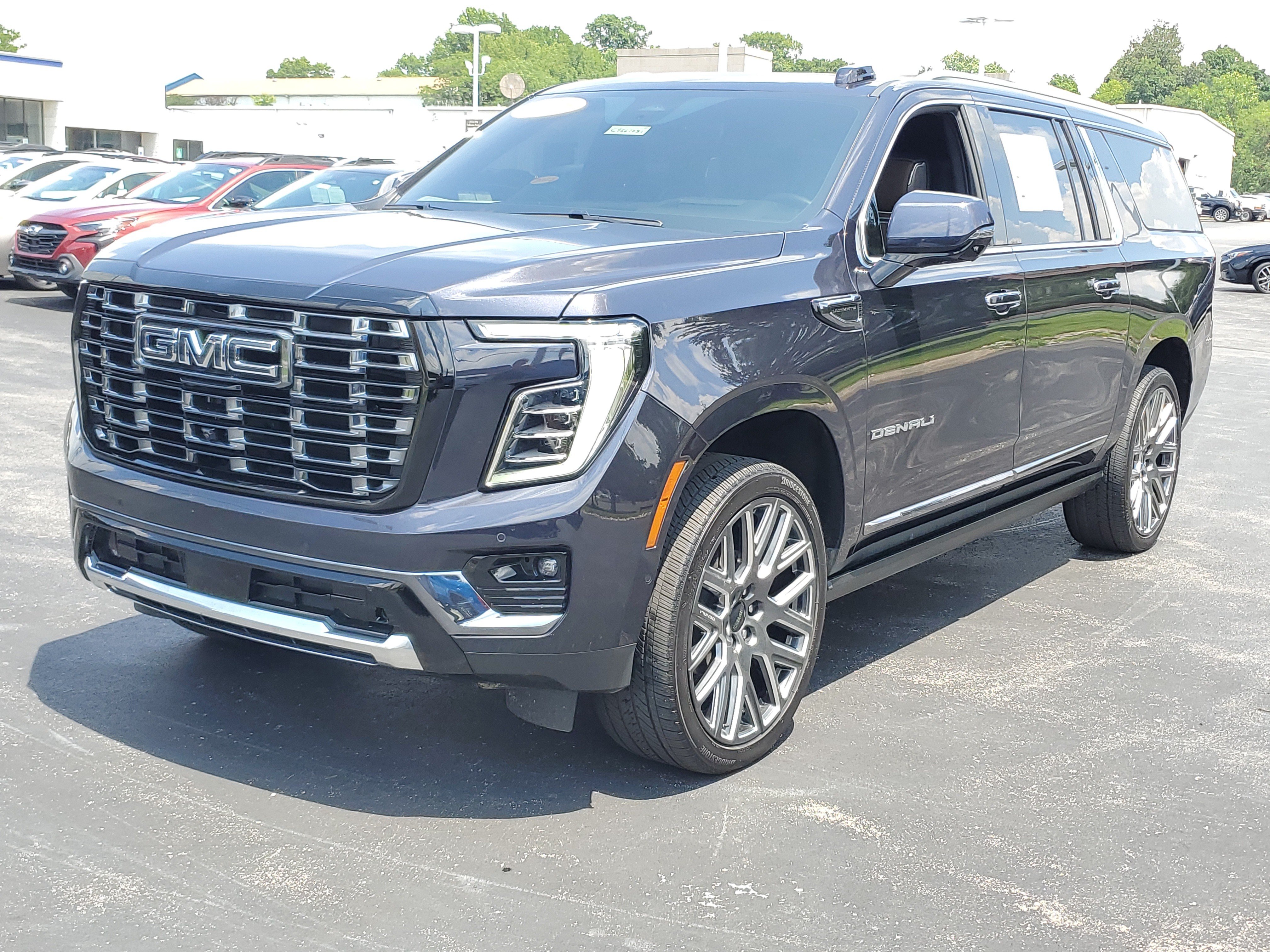 Used 2025 GMC Yukon XL Denali Ultimate AWD/4WD image 32