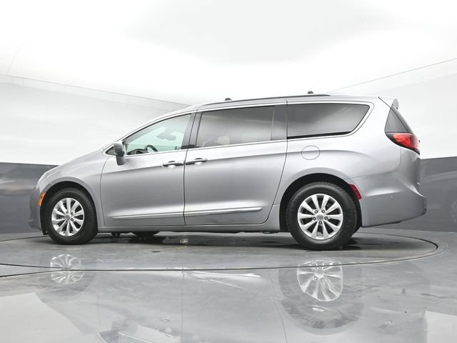 Used 2018 Chrysler Pacifica Touring-L w/ Advanced Safetytec Group FWD image 14