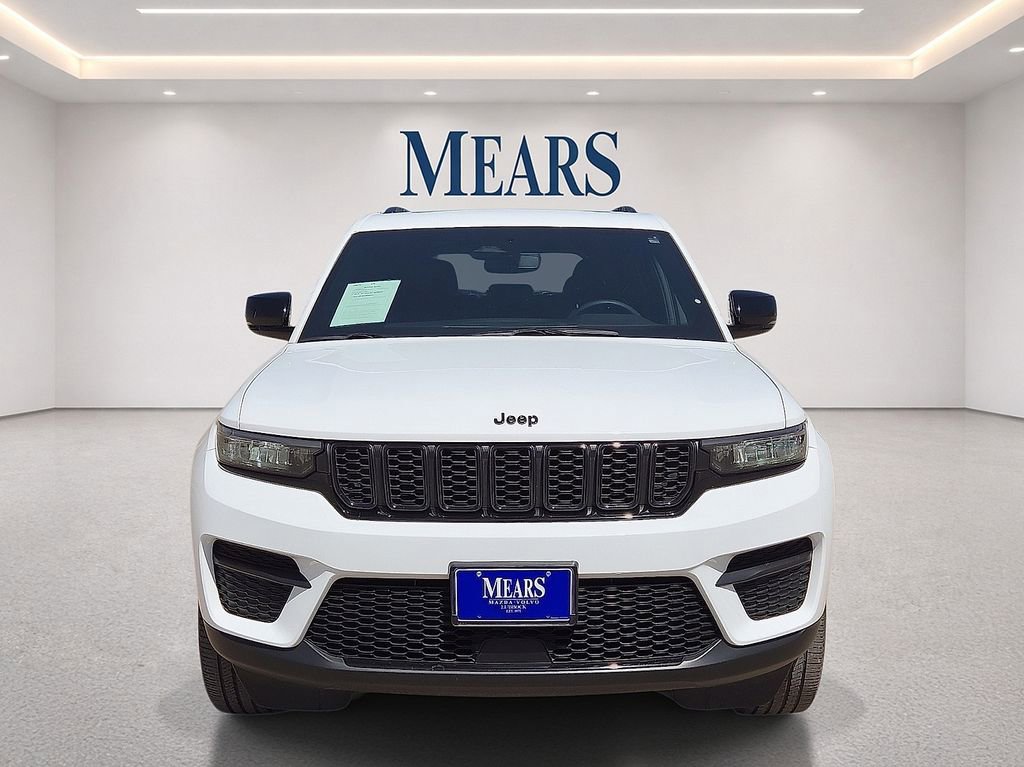 Used 2023 Jeep Grand Cherokee Altitude RWD image 8