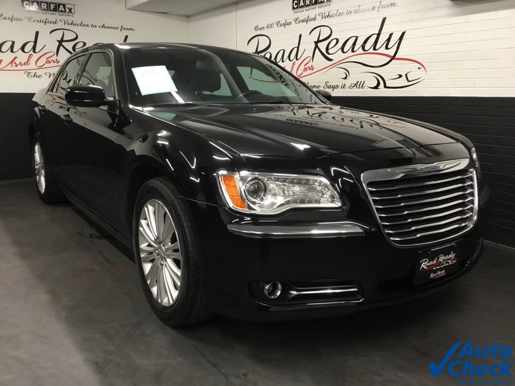Used 2013 Chrysler 300 AWD w/ Driver Convenience Group image 3
