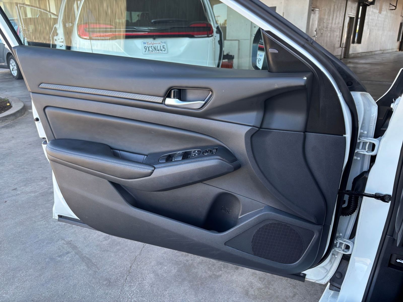 Used 2025 Nissan Altima 2.5 SV FWD image 18