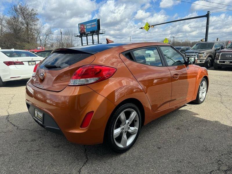 Used 2015 Hyundai Veloster image 5