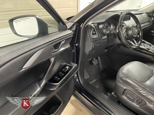Used 2018 MAZDA CX-9 Touring FWD image 11