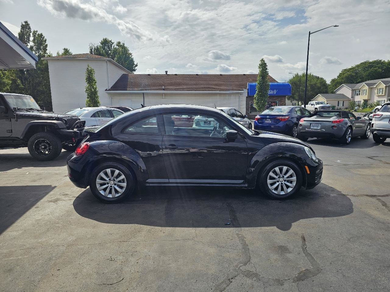 Used 2017 Volkswagen Beetle 1.8T S FWD image 13