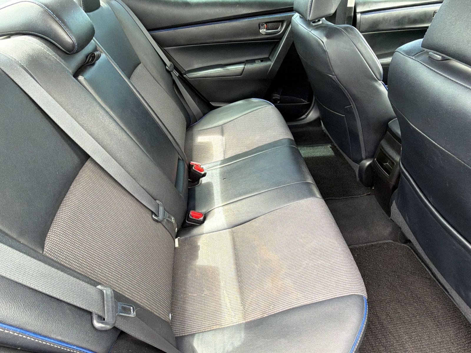 Used 2018 Toyota Corolla SE FWD image 33