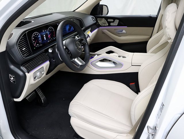 New 2026 Mercedes-Benz GLS 580 4MATIC image 11