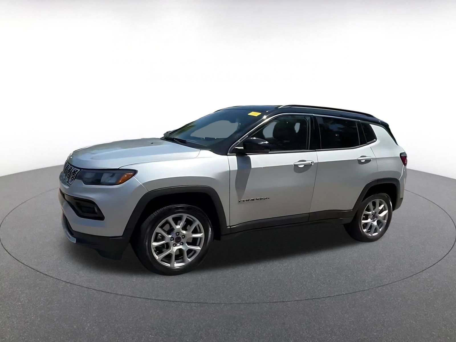 Used 2025 Jeep Compass Limited AWD/4WD image 8