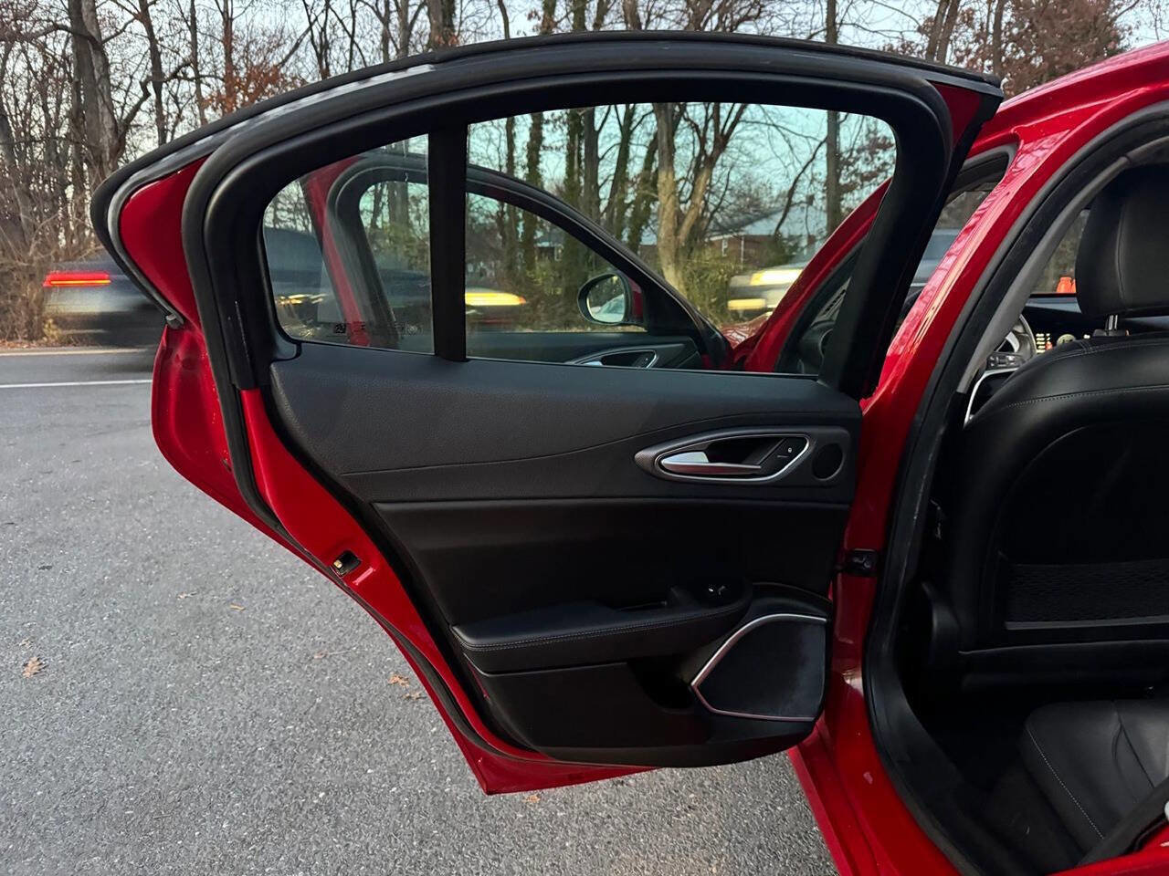 Used 2017 Alfa Romeo Giulia w/ Sport Appearance Package image 28