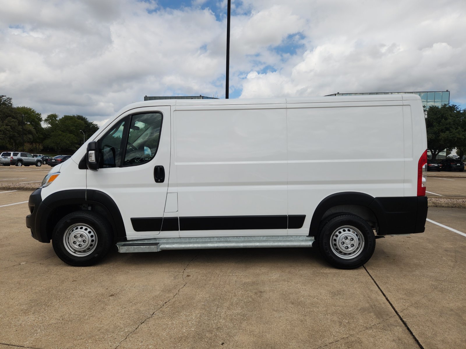 Used 2025 RAM ProMaster 2500 w/ U-Haul Equipment Group FWD image 3