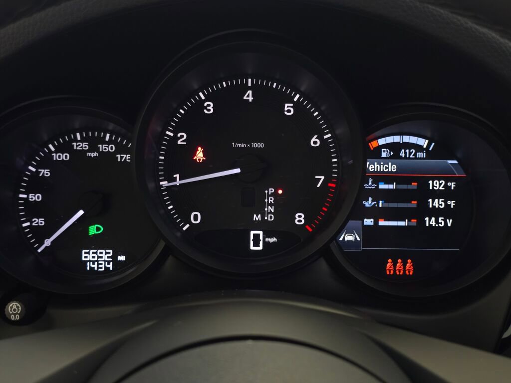 Certified 2024 Porsche Macan image 39