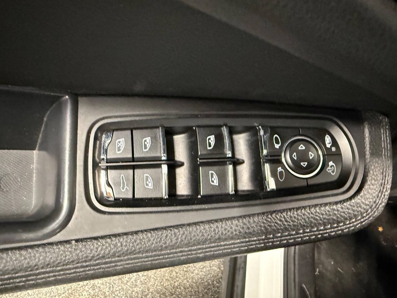 Used 2018 Porsche Macan AWD/4WD image 23