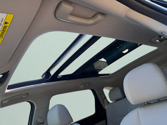 Used 2023 Kia Sorento S w/ Panoramic Sunroof Package AWD/4WD image 10