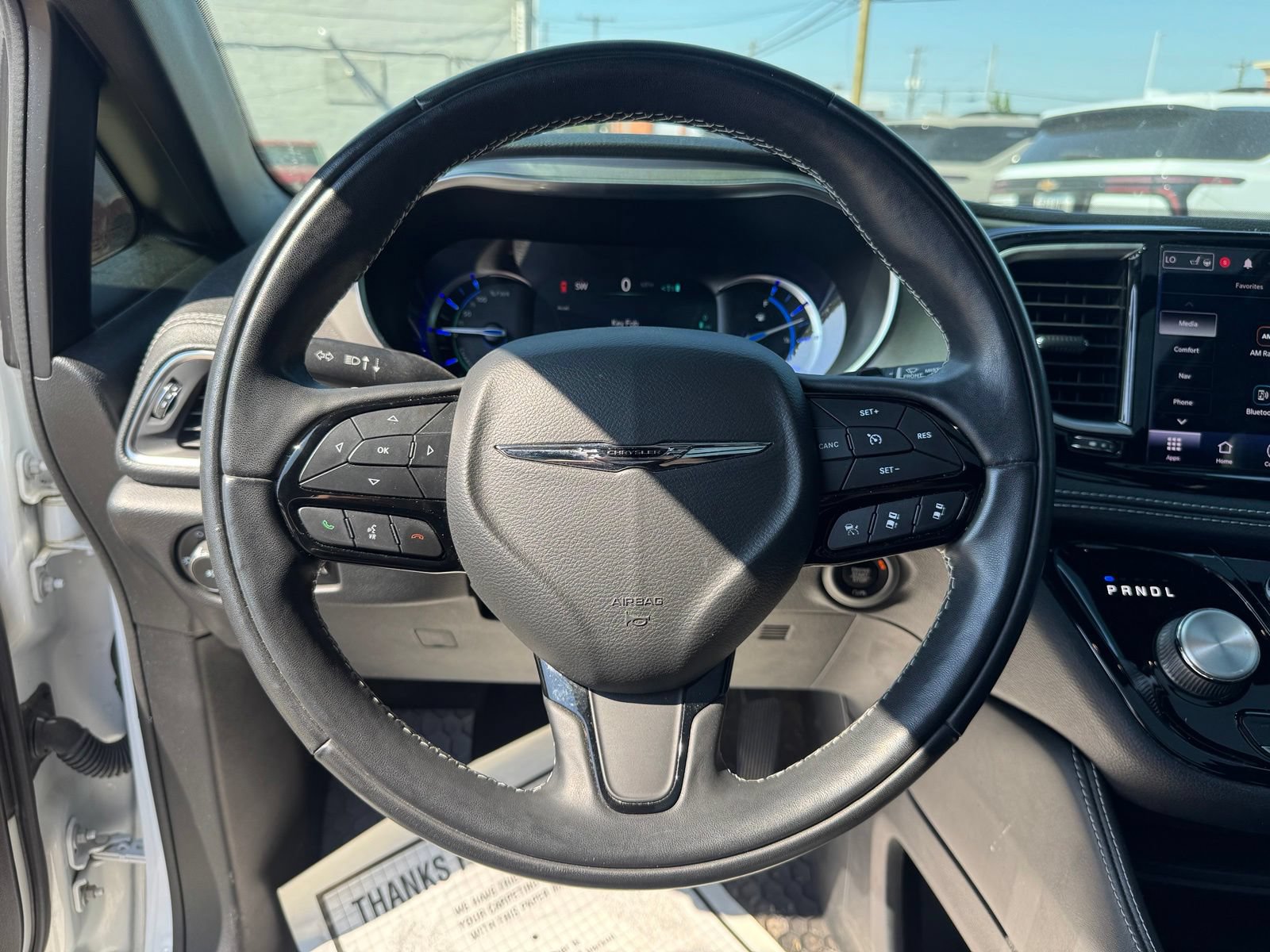 Used 2022 Chrysler Pacifica Limited w/ Uconnect Theater Family Group FWD image 20