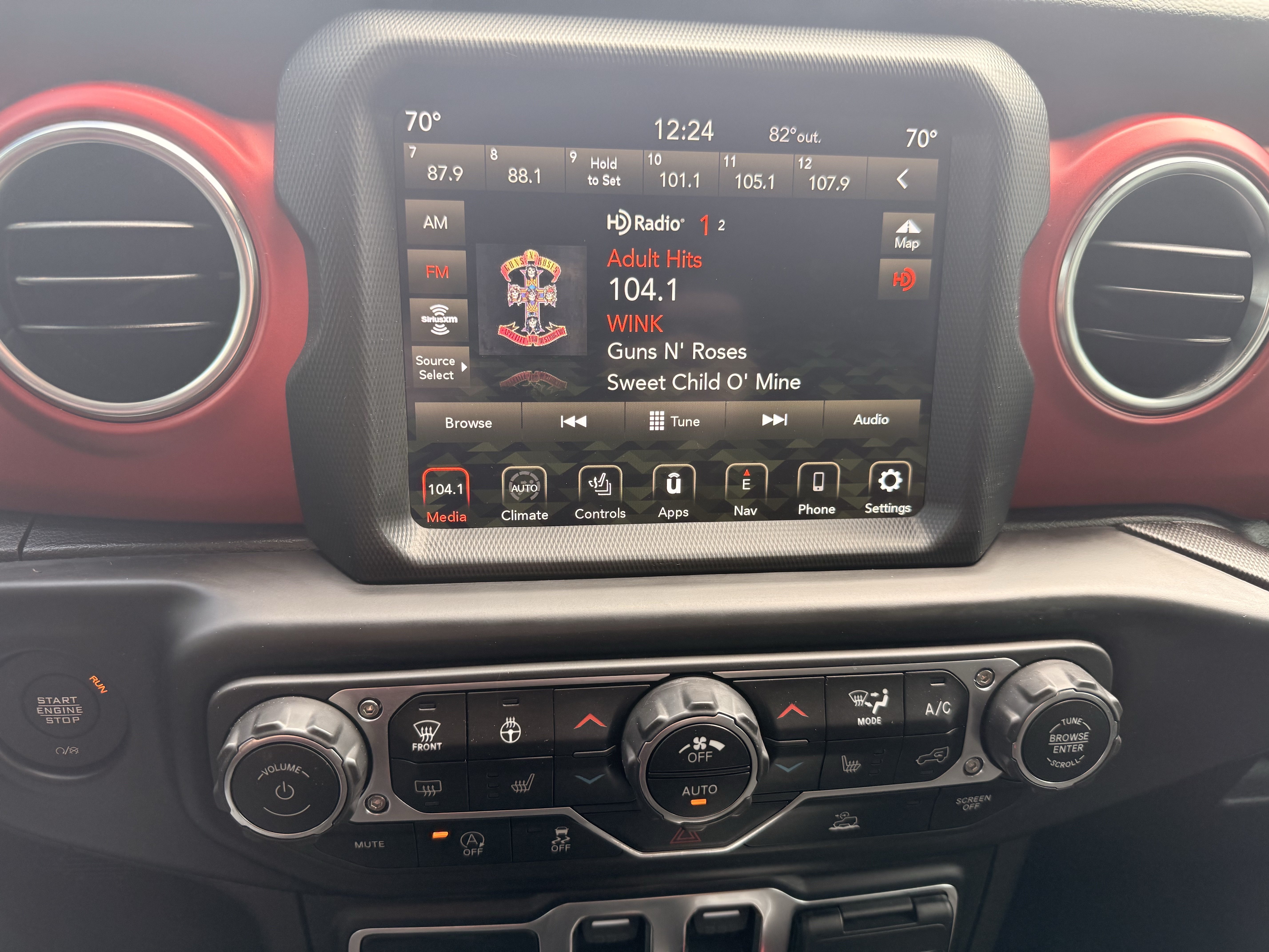 Used 2022 Jeep Wrangler Rubicon w/ LED Lighting Group AWD/4WD image 8
