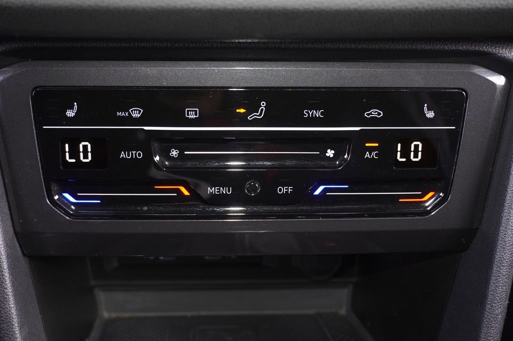 Used 2022 Volkswagen Tiguan SE R-Line image 19