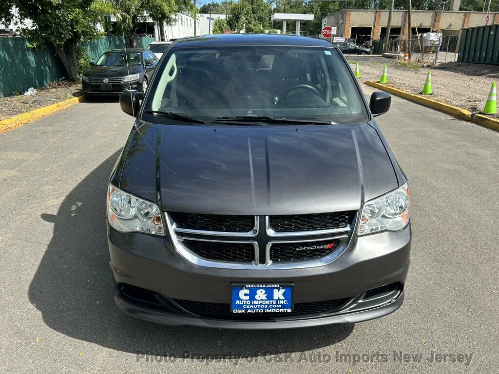 Used 2019 Dodge Grand Caravan SE w/ UConnect Hands-Free Group FWD image 4