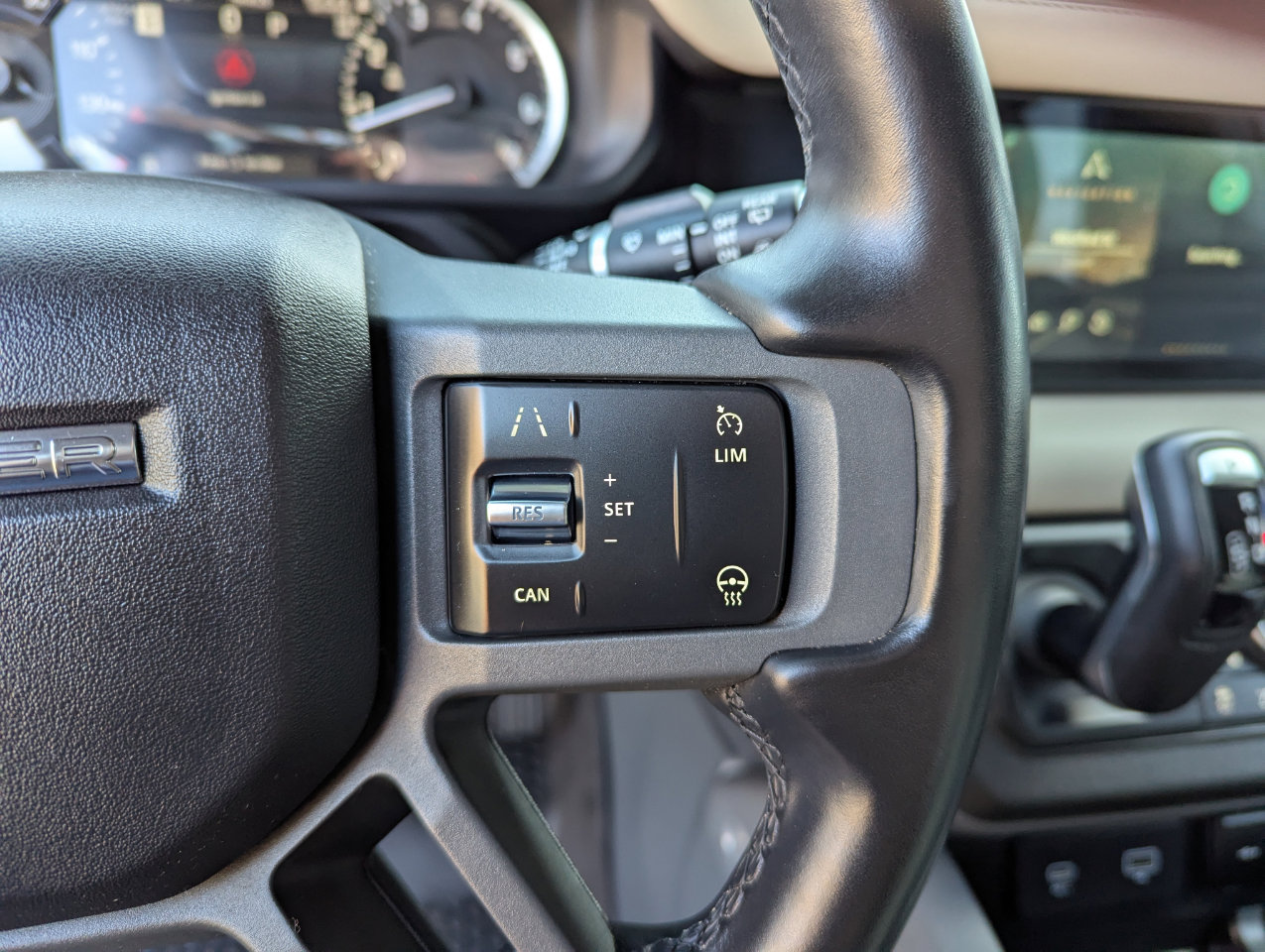 Used 2023 Land Rover Defender 110 X-Dynamic SE image 19