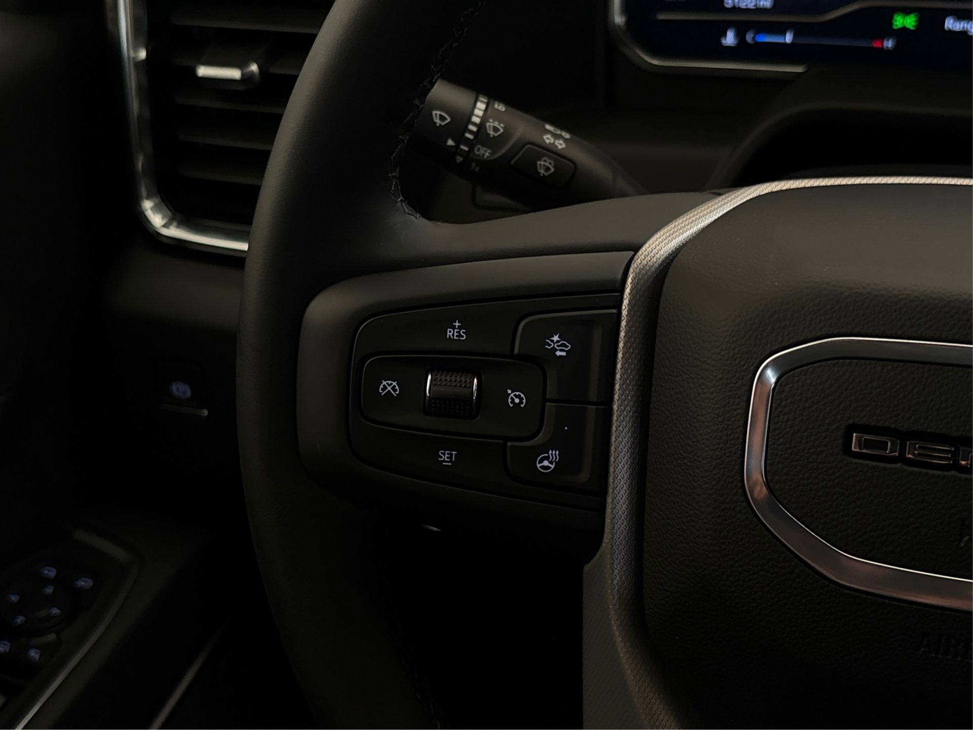 Used 2025 GMC Sierra 3500 Denali image 28